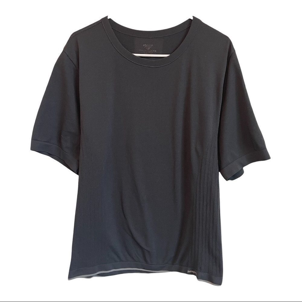 Patagonia Gray Short Sleeve Knit Shirt with Accent Side Panel, Unisex‎